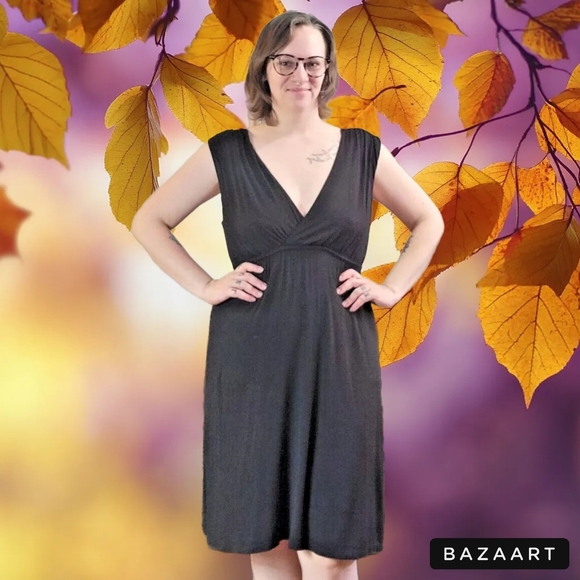 George v-neck tie back dress - Picture 10 of 10